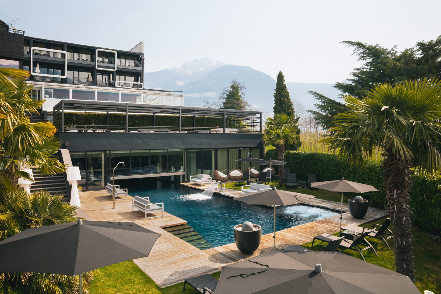 Hotel Gartner: Pool und Spa-Gebäude mit Blick auf die Berge